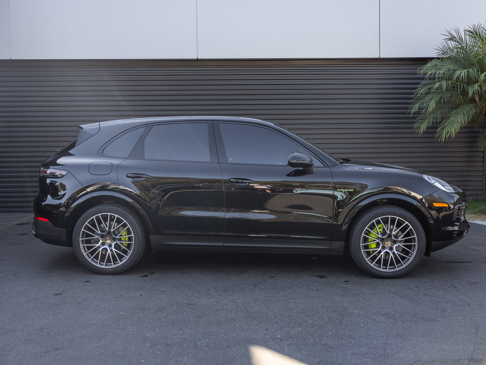 Certified 2023 Porsche Cayenne Platinum Edition AWD/4WD image 8