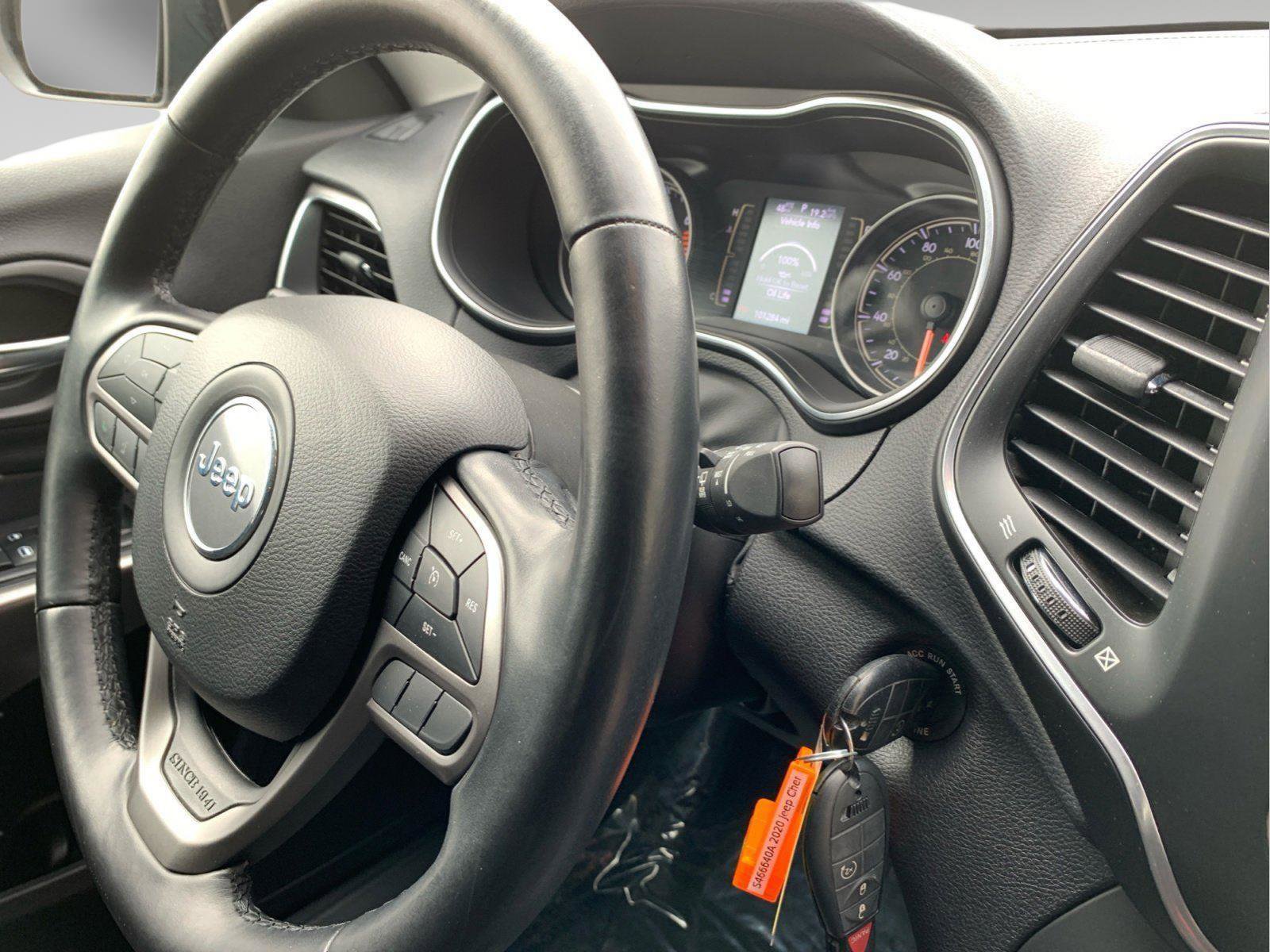 Used 2020 Jeep Cherokee Latitude w/ Cold Weather Group image 25