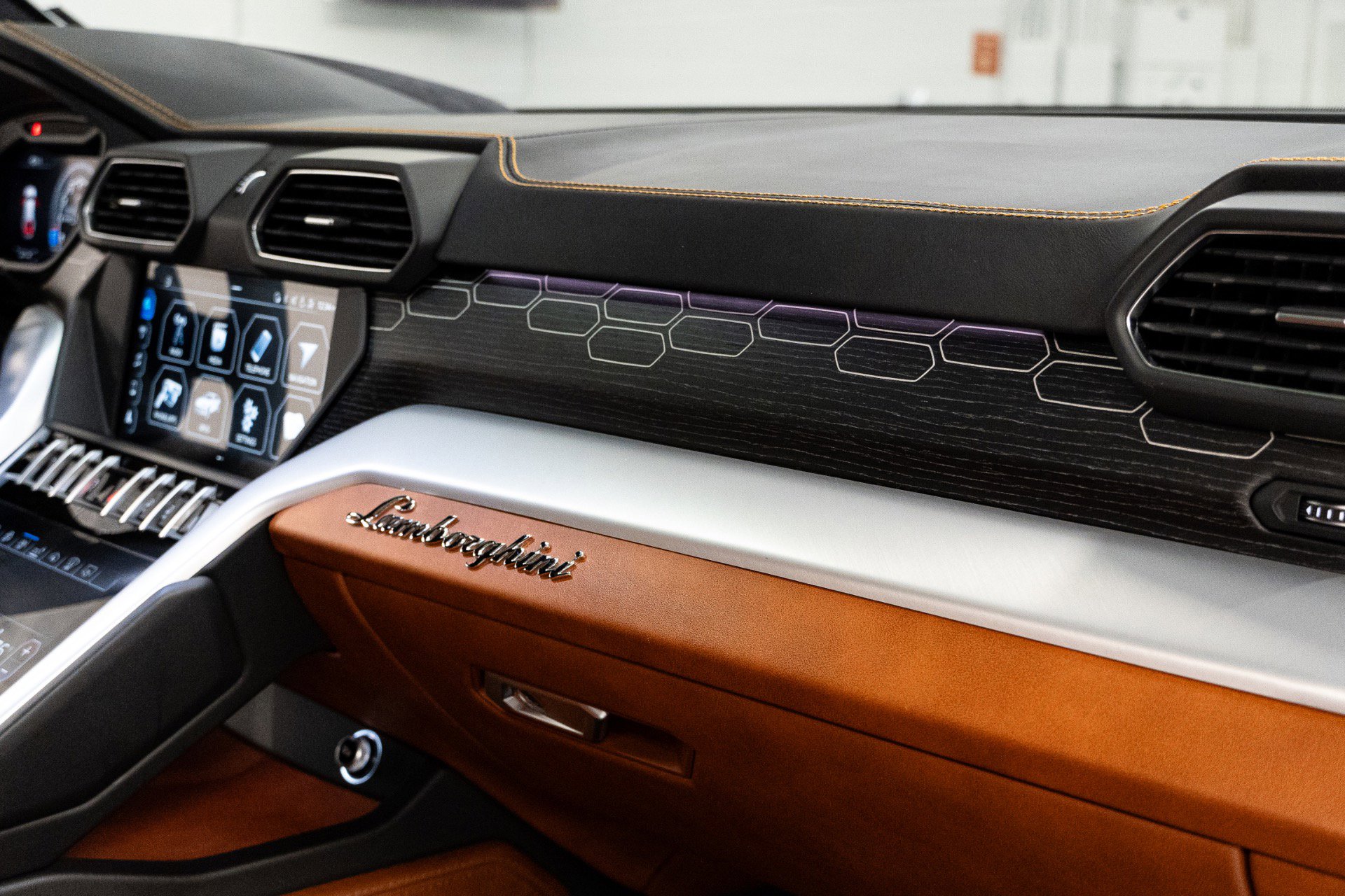 Used 2019 Lamborghini Urus image 26