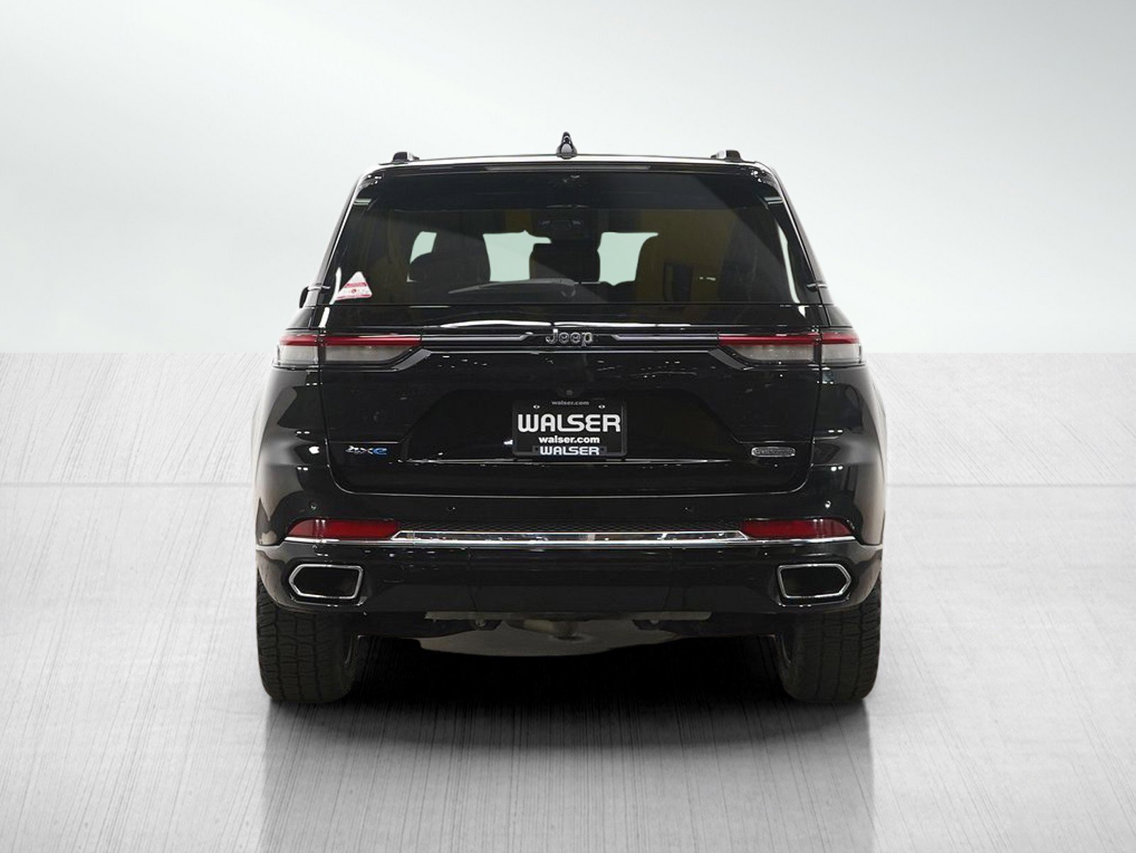 Used 2023 Jeep Grand Cherokee Overland w/ Advanced Protech Group III image 4