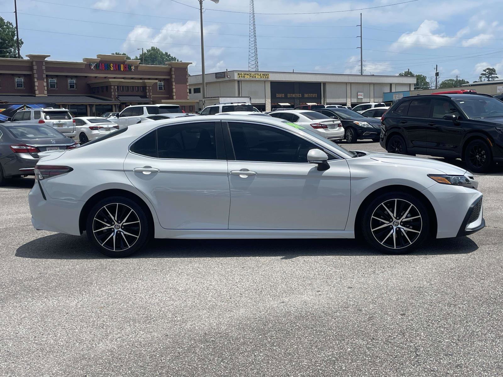 Used 2023 Toyota Camry SE w/ Convenience Package FWD image 2