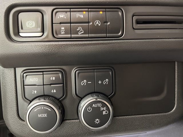 Used 2023 Chevrolet Suburban Premier image 34