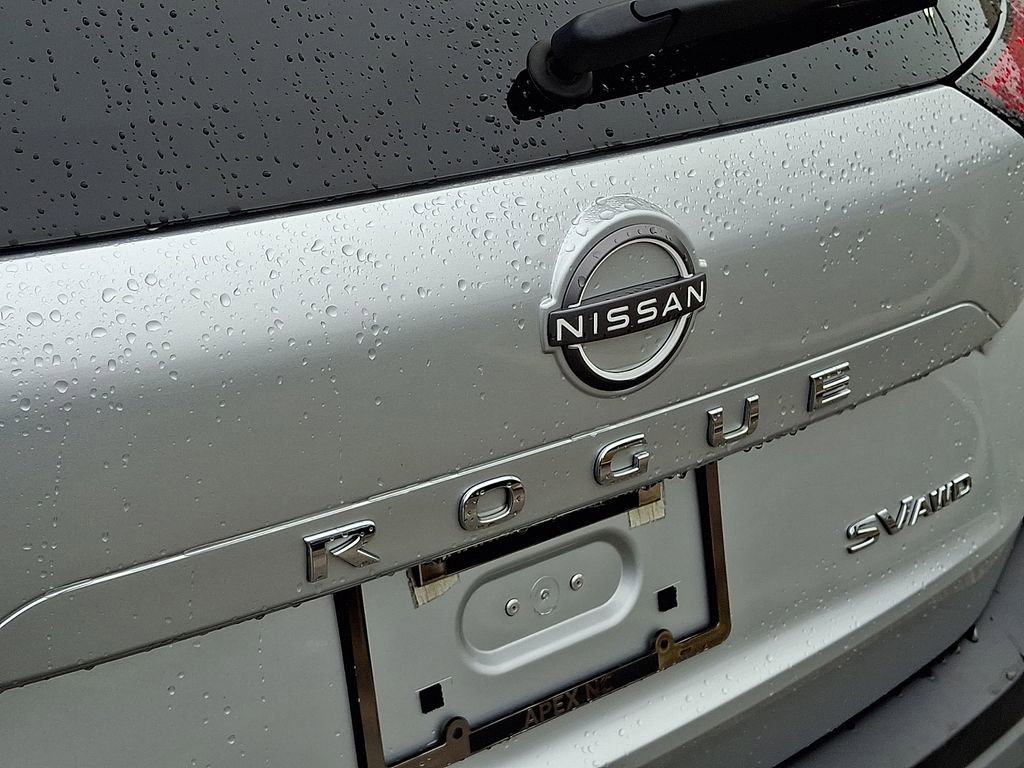 Used 2023 Nissan Rogue SV image 32