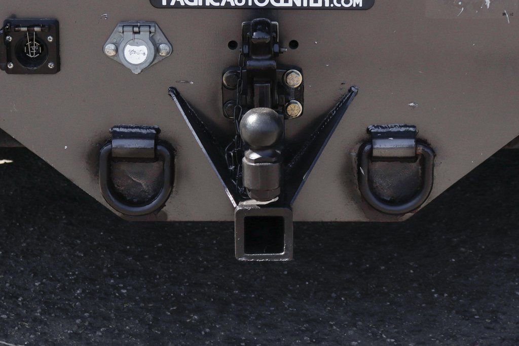 Used 2016 Ford F550 4x4 Crew Cab Super Duty w/ XLT Interior Package image 49