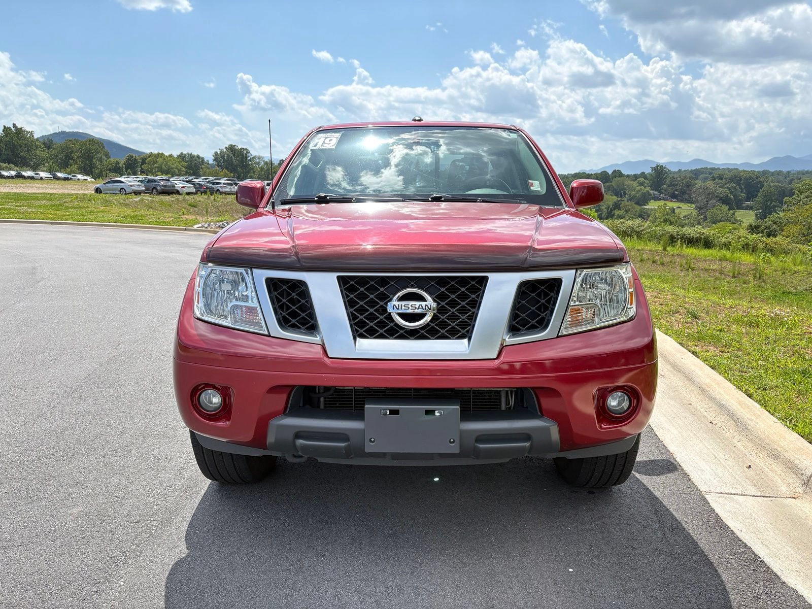 Used 2019 Nissan Frontier PRO-4X AWD/4WD image 2