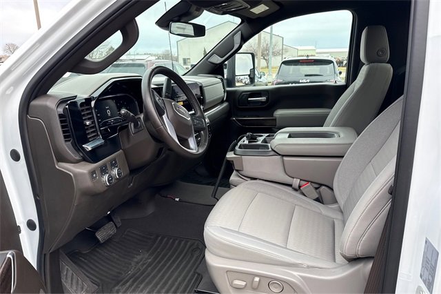 Used 2024 GMC Sierra 2500 SLE w/ SLE Convenience Package image 9