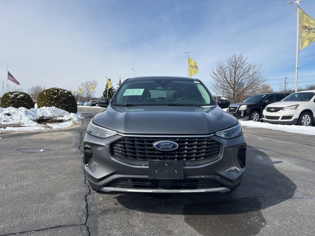 Used 2023 Ford Escape Active image 2