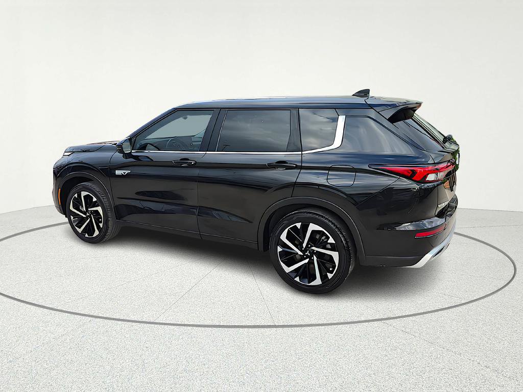Used 2023 Mitsubishi Outlander SE image 4