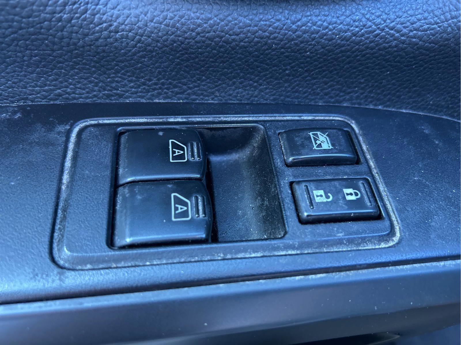 Used 2022 Nissan Titan S image 24