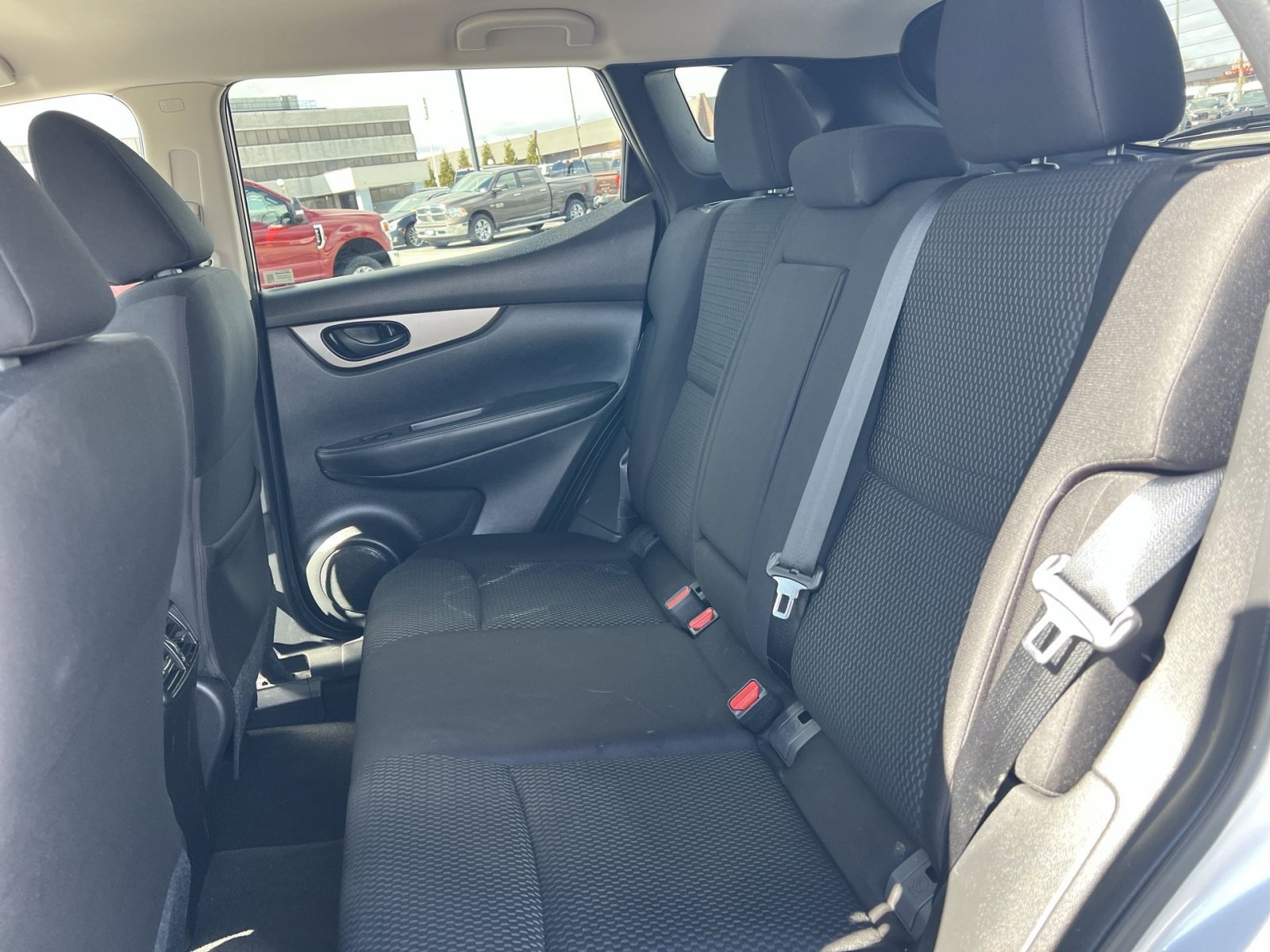 Used 2021 Nissan Rogue Sport S image 23