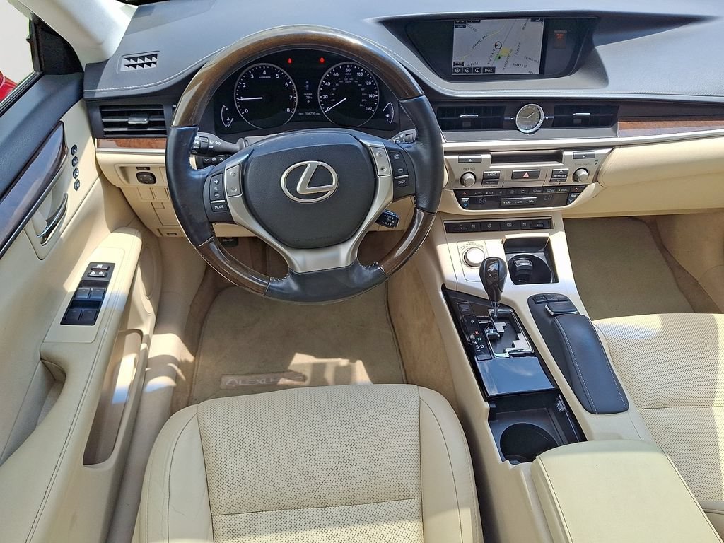 Used 2015 Lexus ES 350 w/ Luxury Package FWD image 12