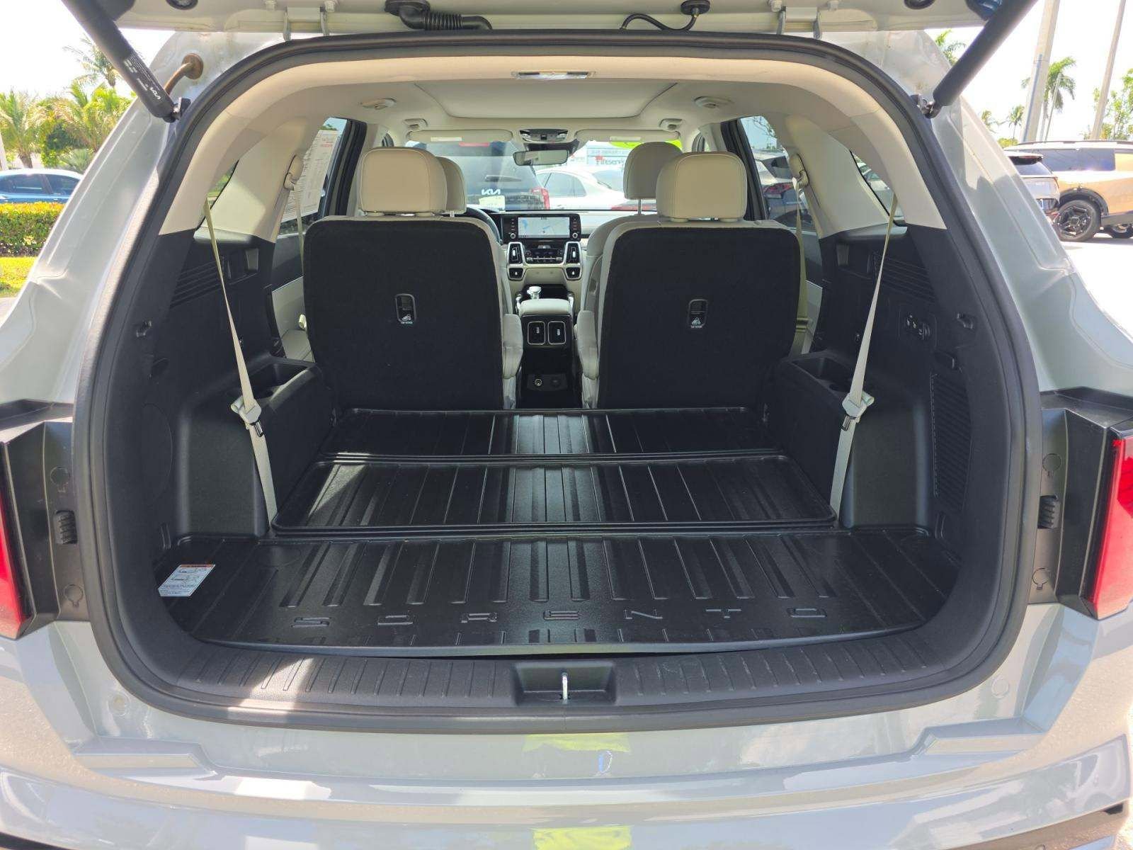 Used 2023 Kia Sorento EX w/ Panoramic Sunroof Package FWD image 13