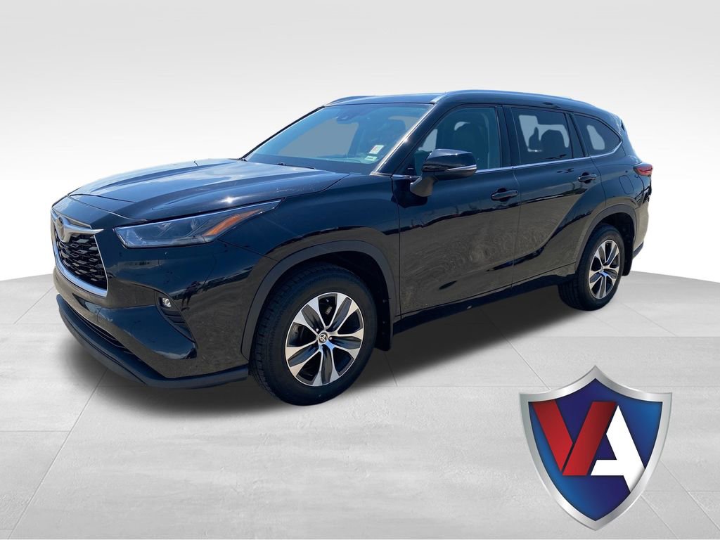 Used 2021 Toyota Highlander XLE AWD/4WD image 1