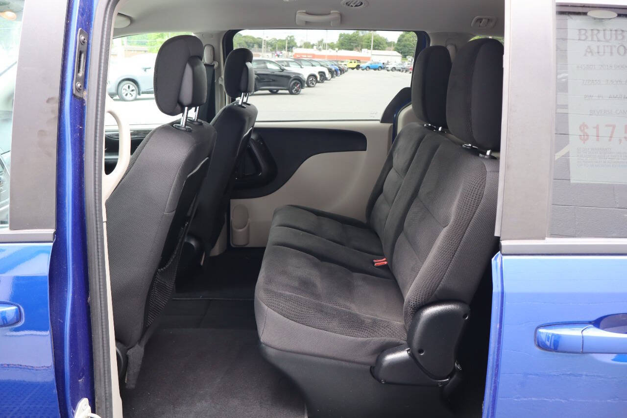 Used 2018 Dodge Grand Caravan SE w/ UConnect Hands-Free Group FWD image 5