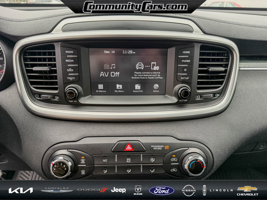 Used 2019 Kia Sorento LX image 16