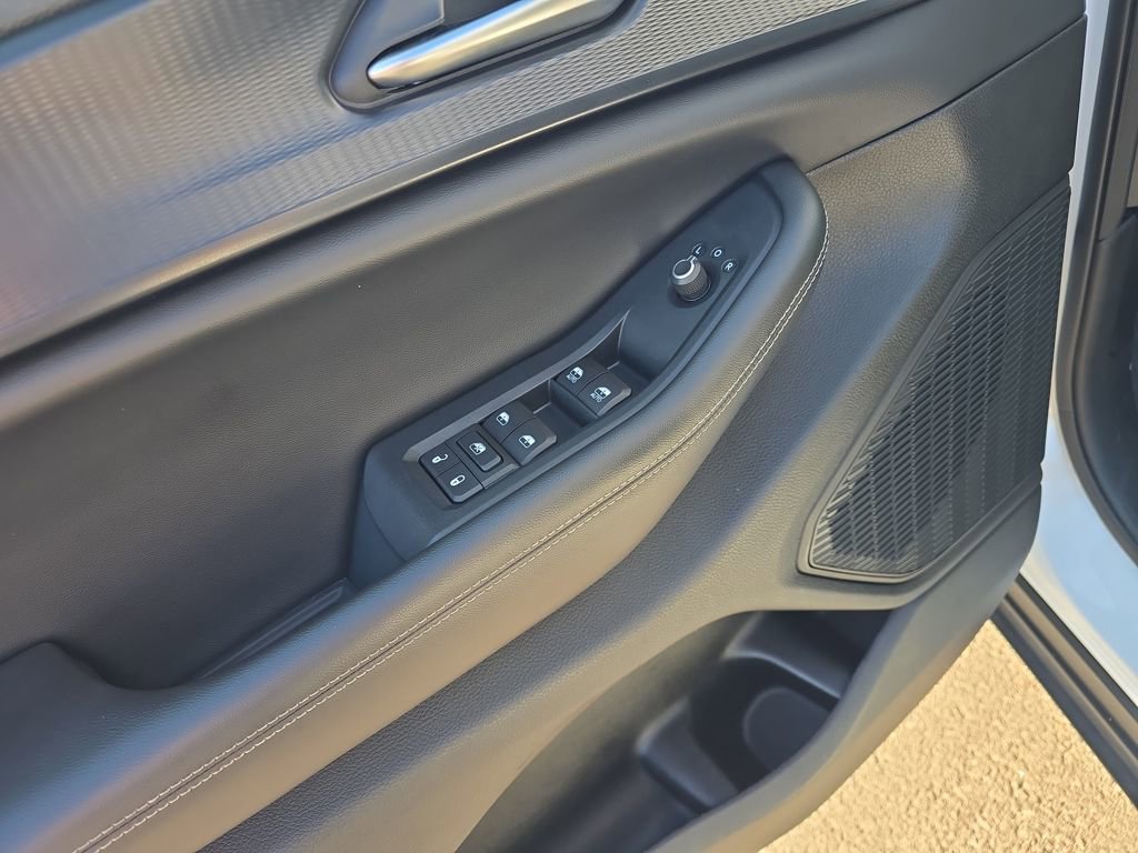 Used 2023 Jeep Grand Cherokee Laredo image 12