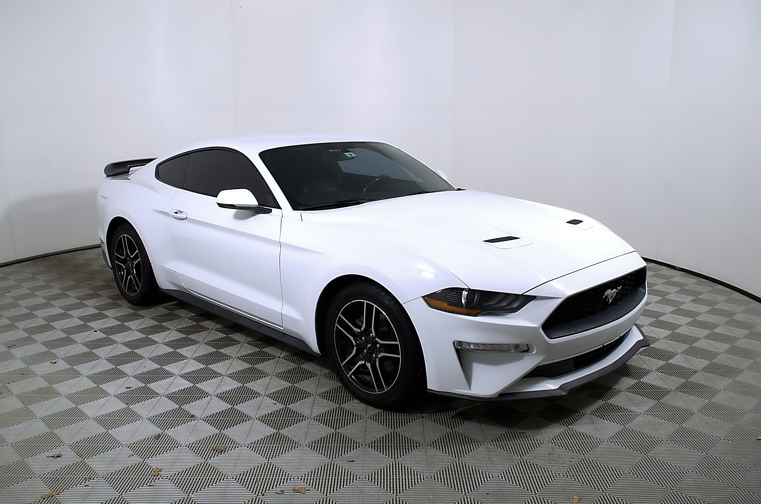 Used 2019 Ford Mustang Premium RWD image 6