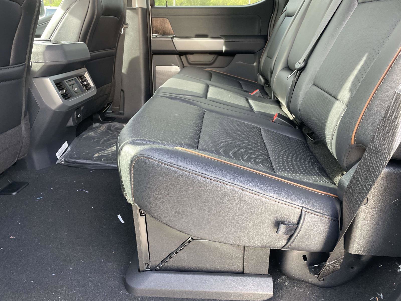 New 2026 Ford F250 Lariat w/ Black Appearance Package AWD/4WD image 9