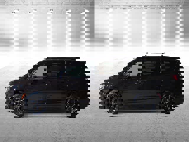 Used 2018 Chrysler Pacifica Touring Plus w/ S Appearance Package image 5