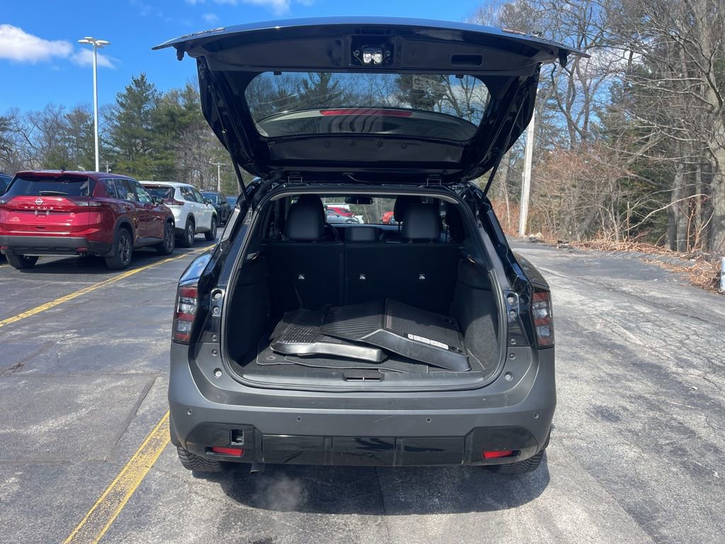 Certified 2025 Nissan Kicks SR image 11