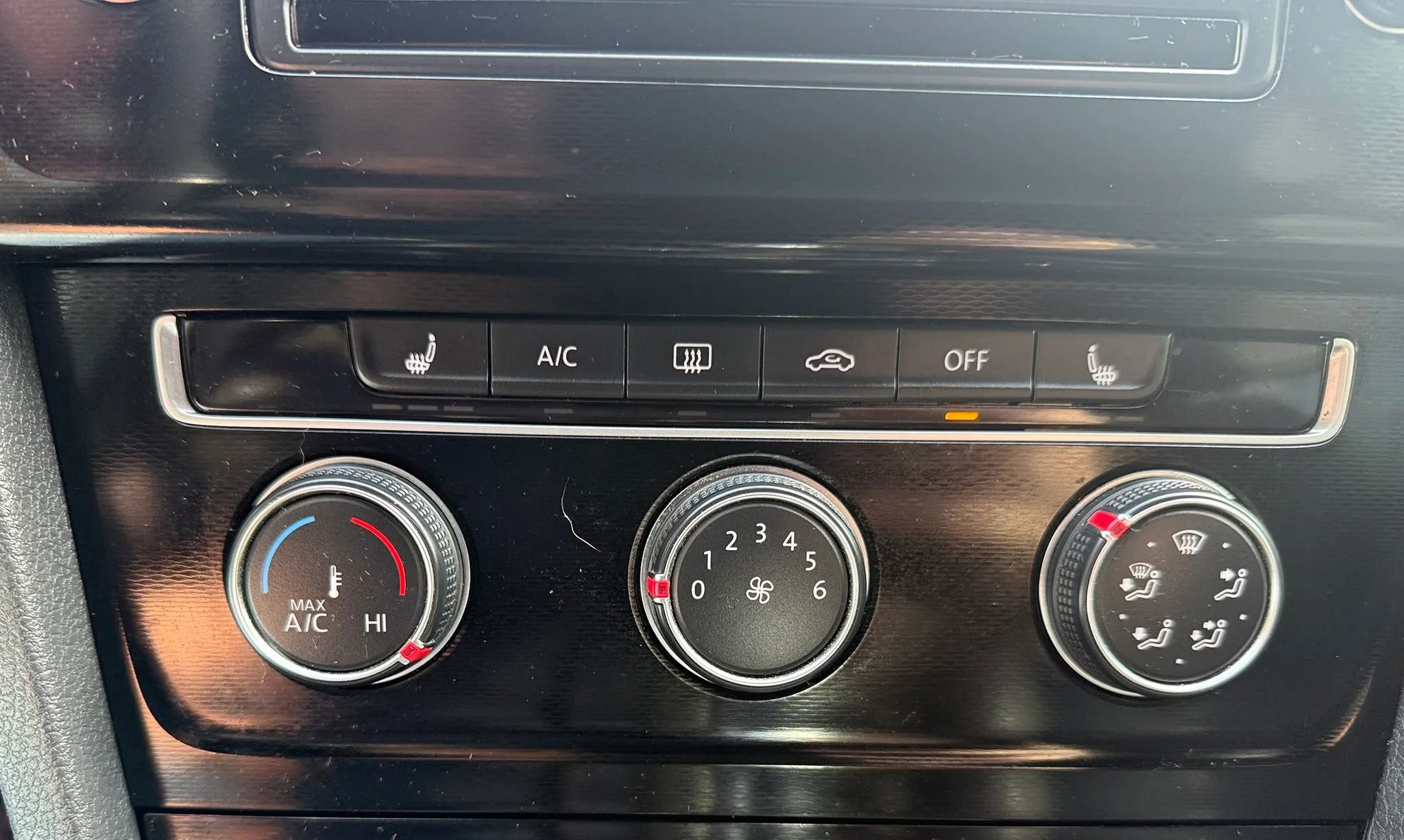 Used 2015 Volkswagen GTI SE image 19