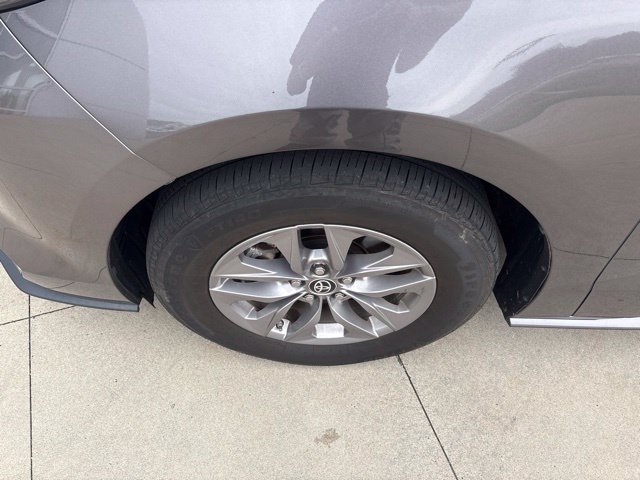 Used 2023 Toyota Sienna XLE w/ XLE Plus Package AWD/4WD image 12
