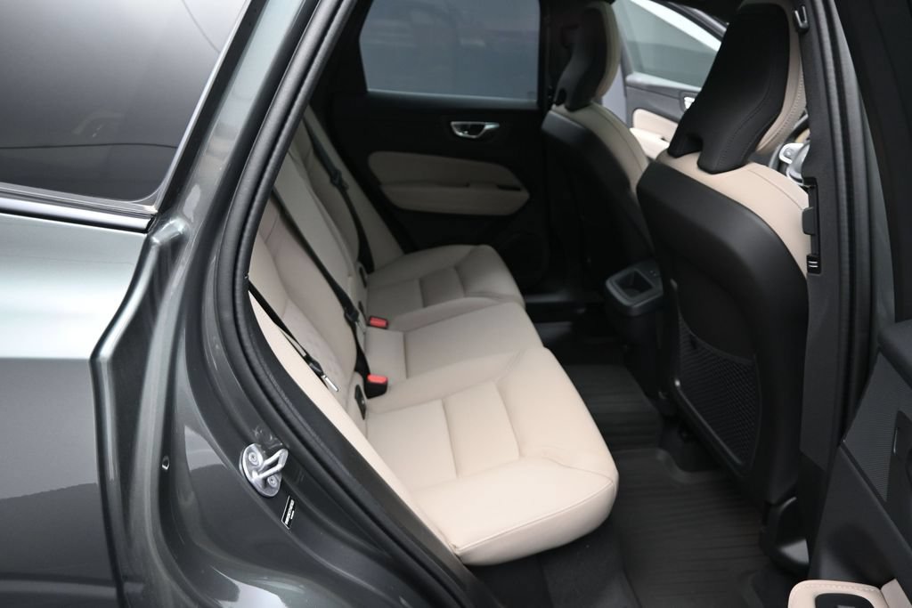 New 2026 Volvo XC60 B5 Plus w/ Protection Package Premier AWD/4WD image 18
