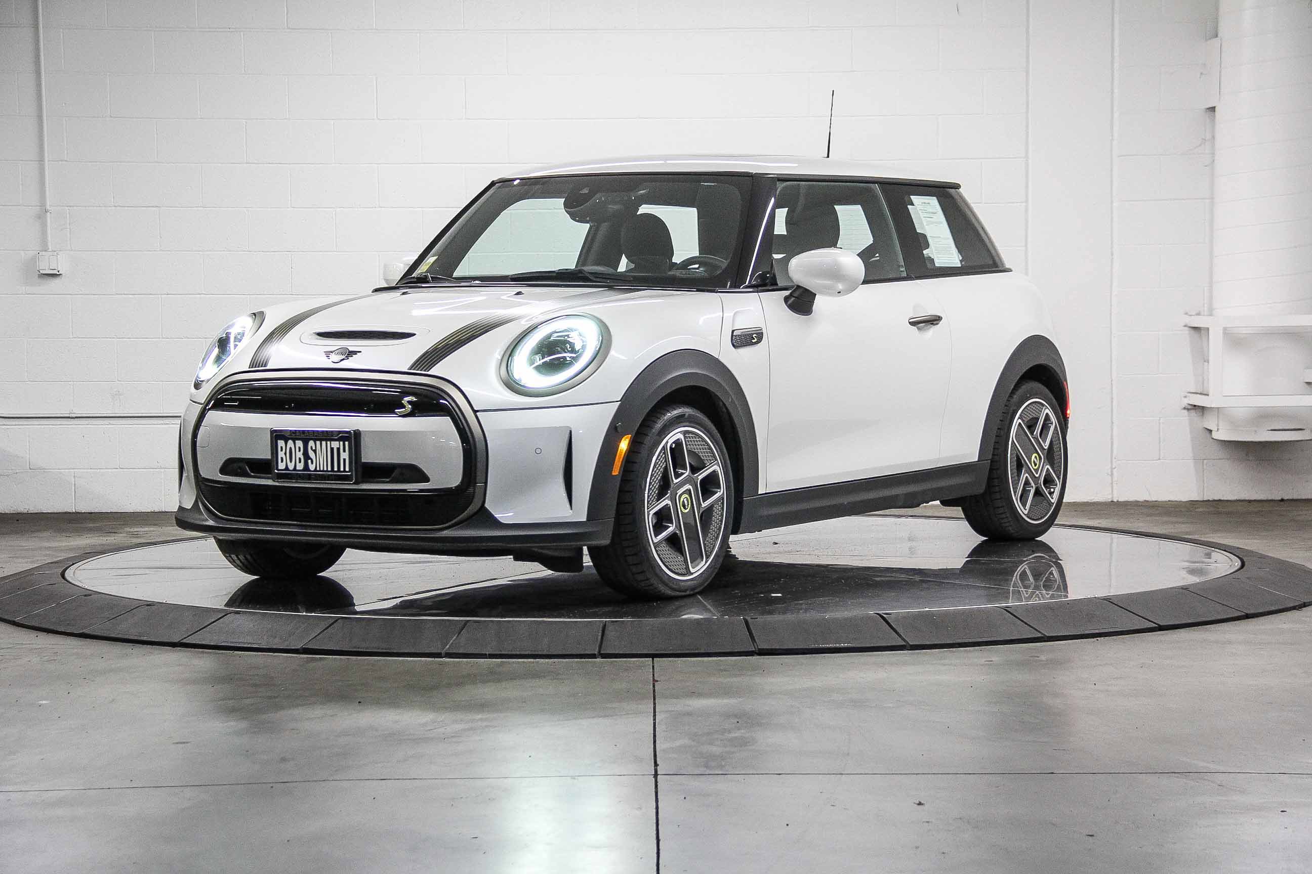 Certified 2024 MINI Cooper SE w/ MINI Resolute Edition image 3