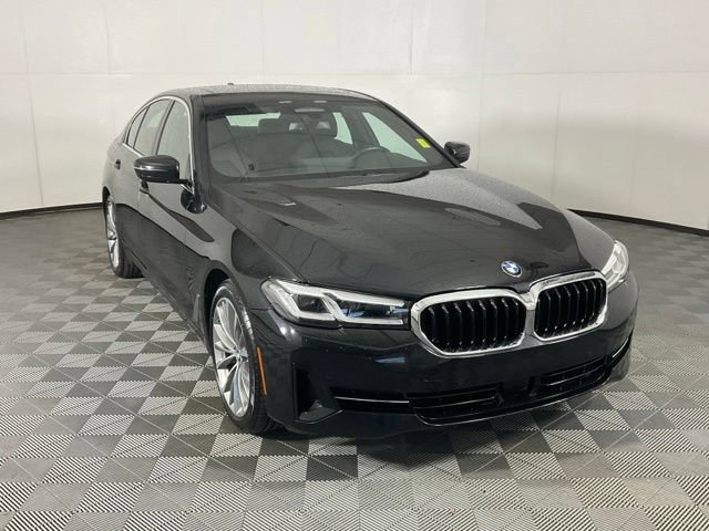 Certified 2023 BMW 530i xDrive w/ Premium Package AWD/4WD image 3