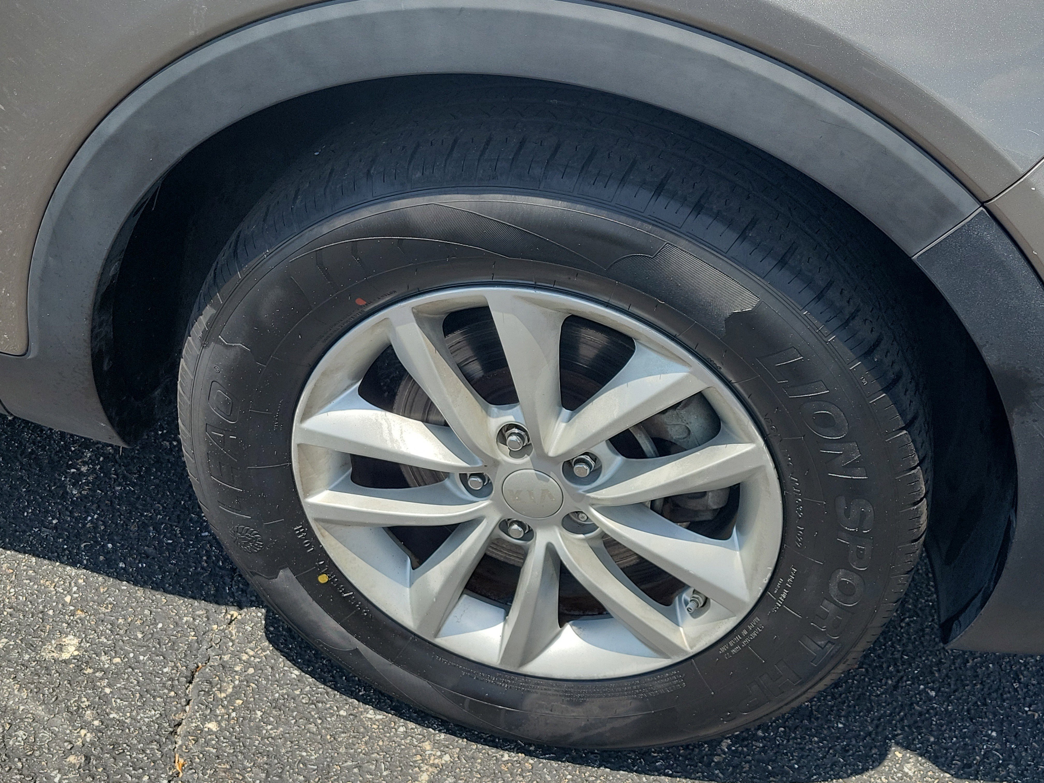 Used 2016 Kia Sorento FWD w/ LX Convenience Package image 8