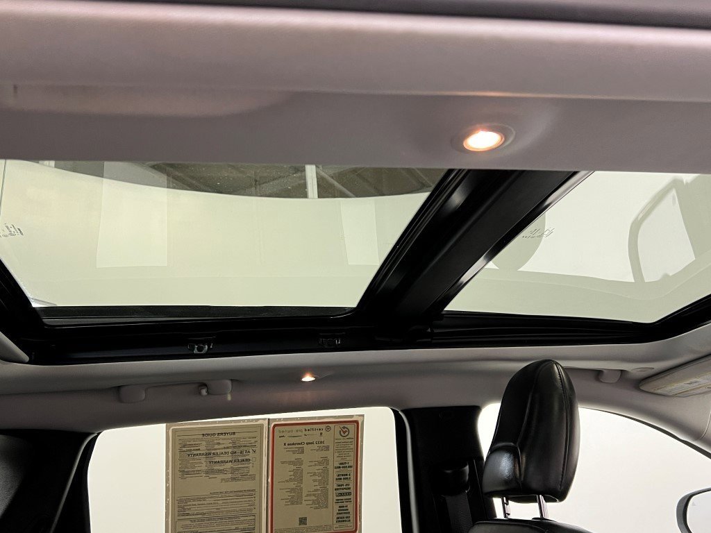 Used 2022 Jeep Cherokee Latitude w/ Sun & Sound Group image 17