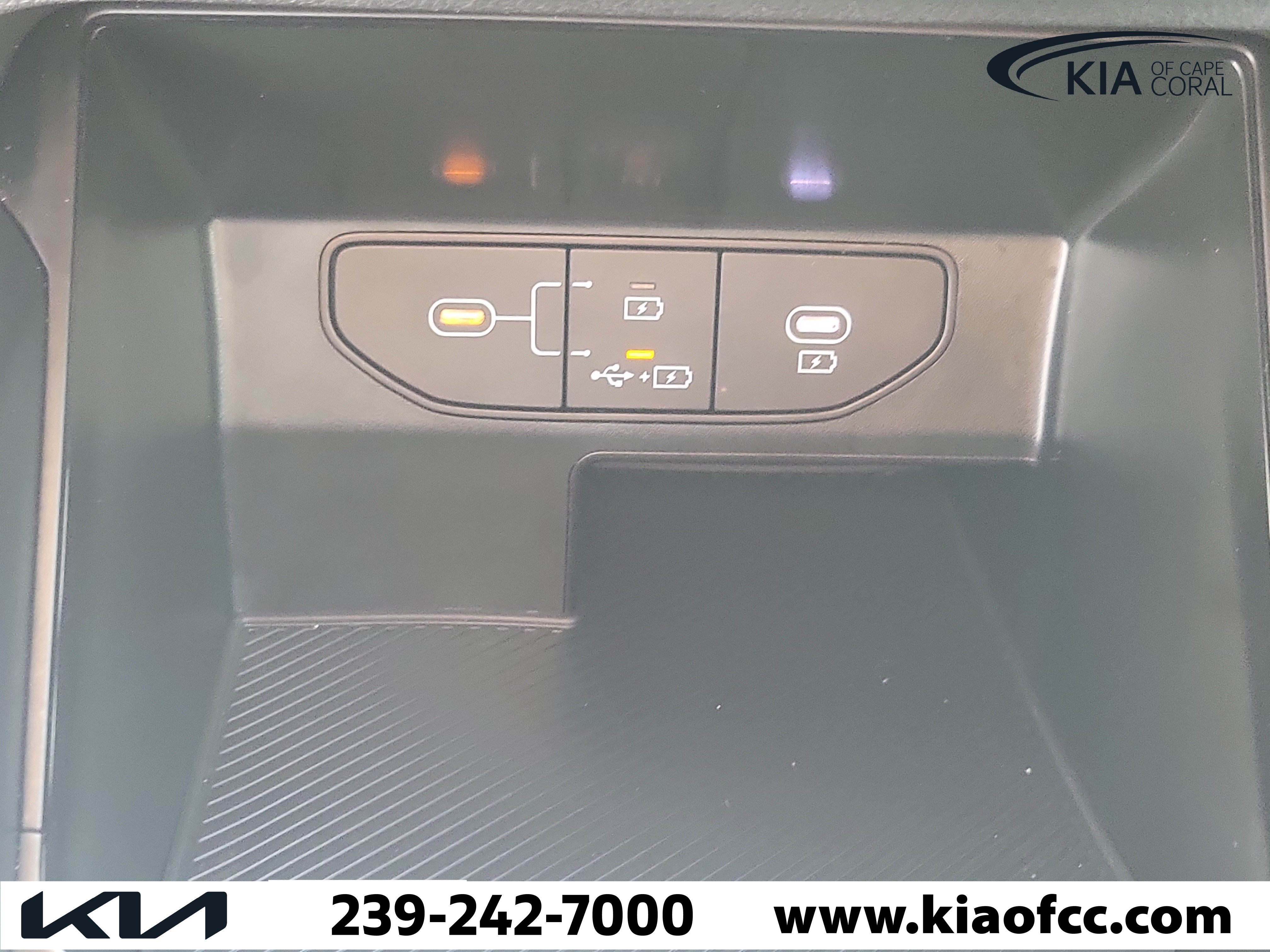 Certified 2025 Kia Sorento LX FWD image 28