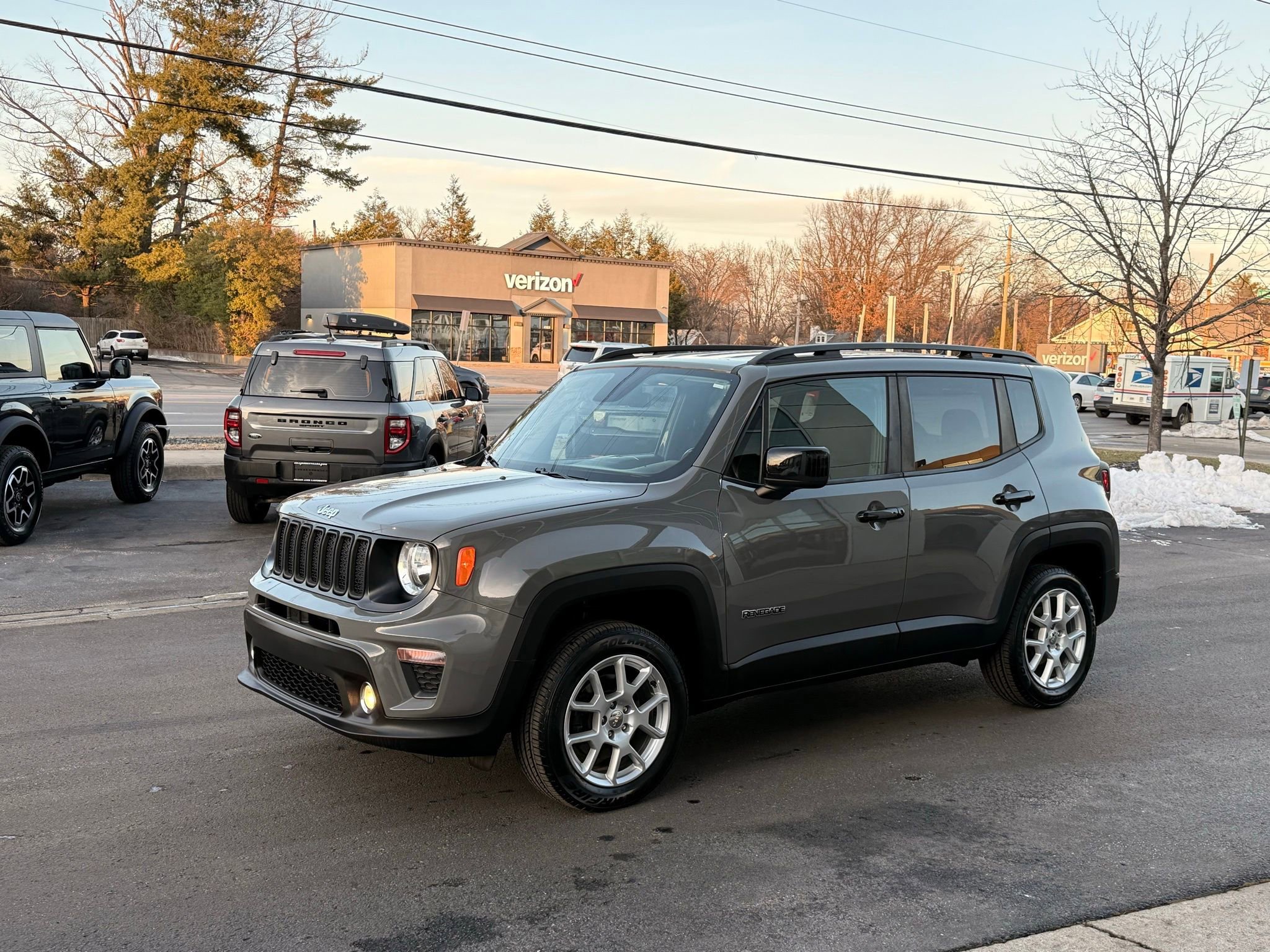 Used 2019 Jeep Renegade Latitude w/ Cold Weather Group video 2