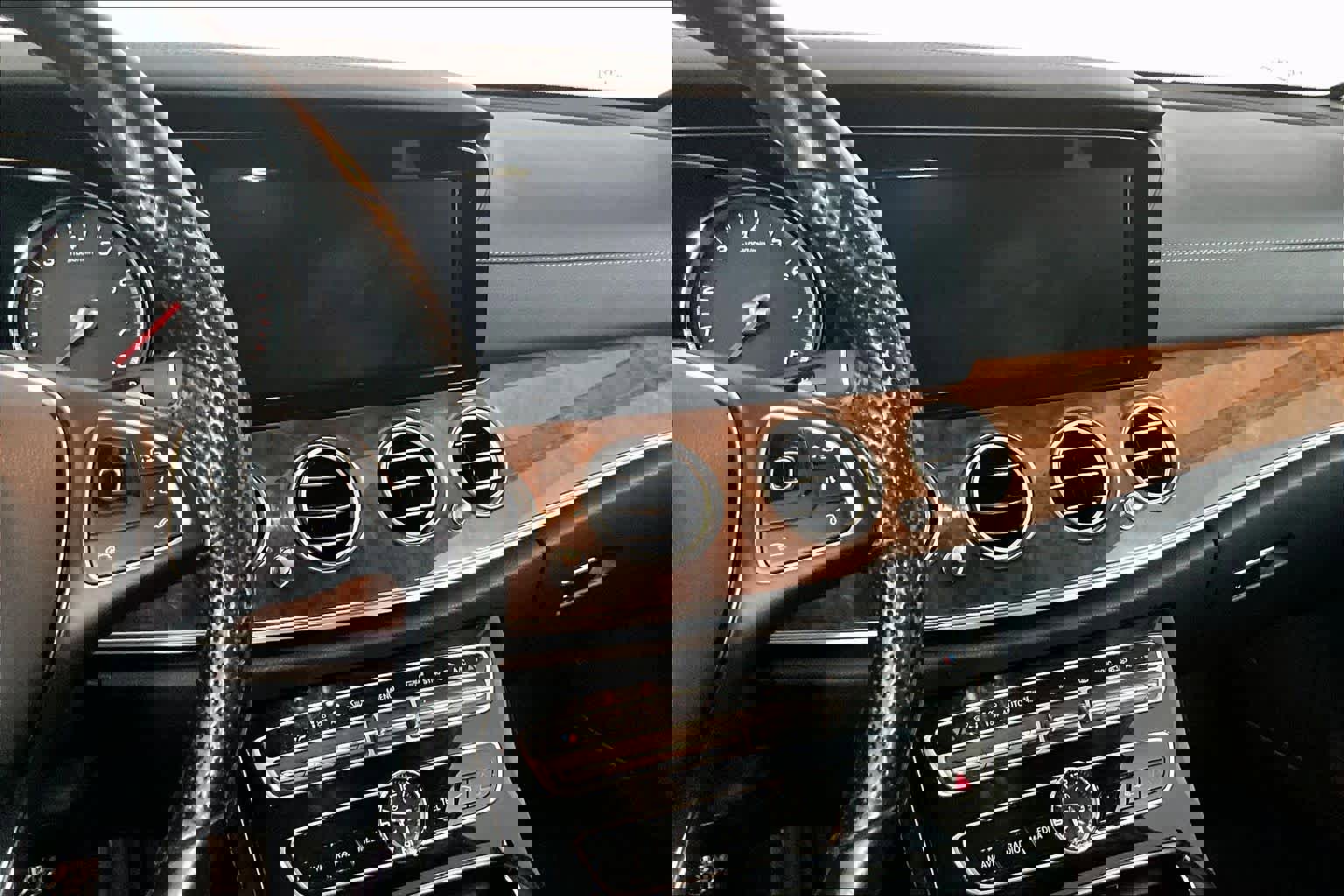 Used 2018 Mercedes-Benz E 300 4MATIC image 7