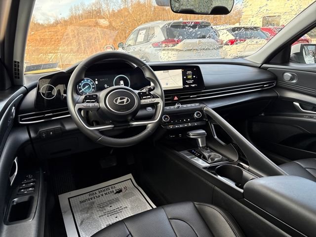 Used 2025 Hyundai Elantra Limited image 11
