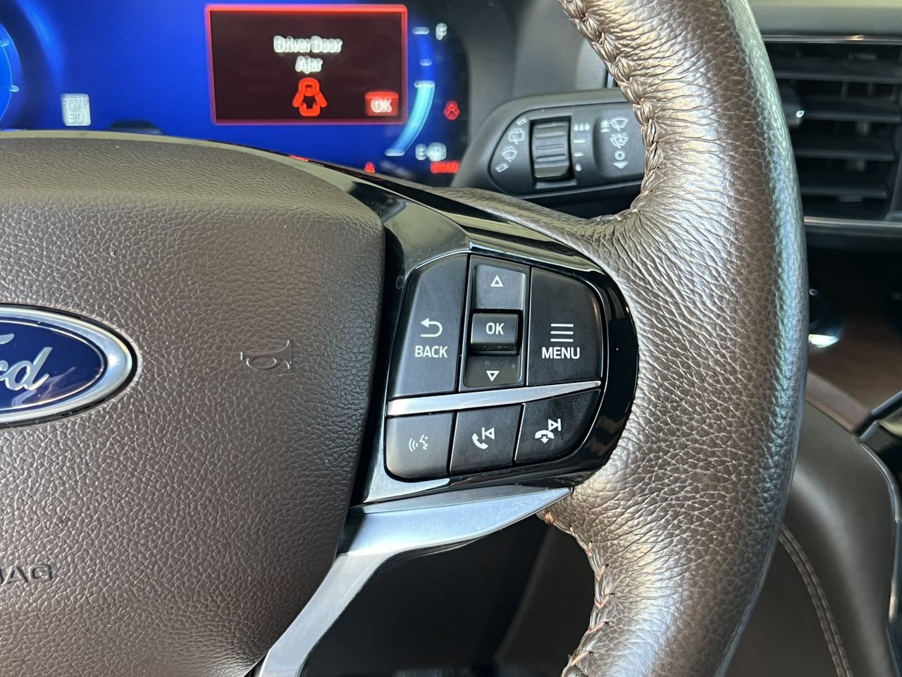 Used 2023 Ford Explorer King Ranch w/ Technology Package AWD/4WD image 15