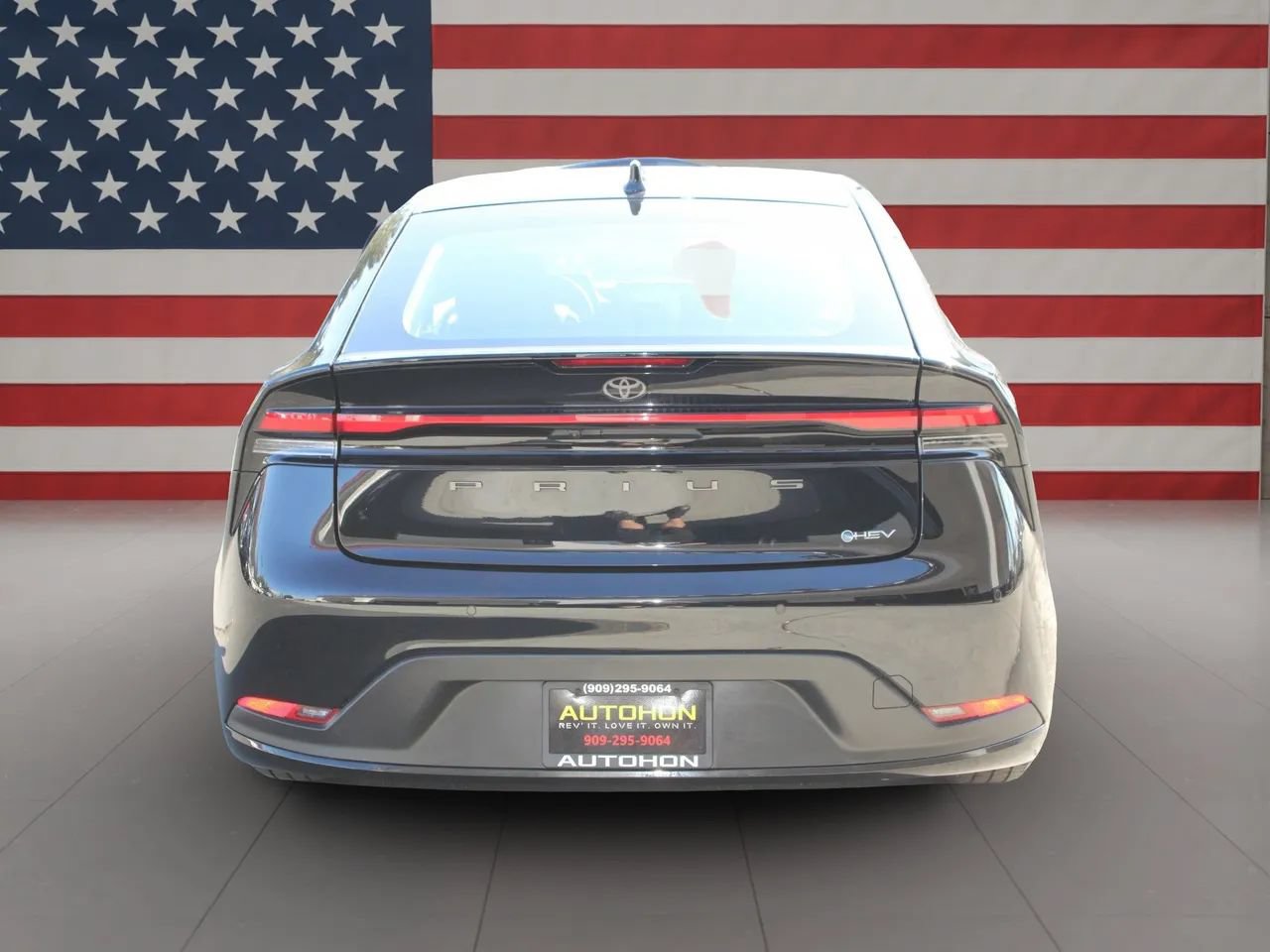Used 2025 Toyota Prius LE FWD image 6