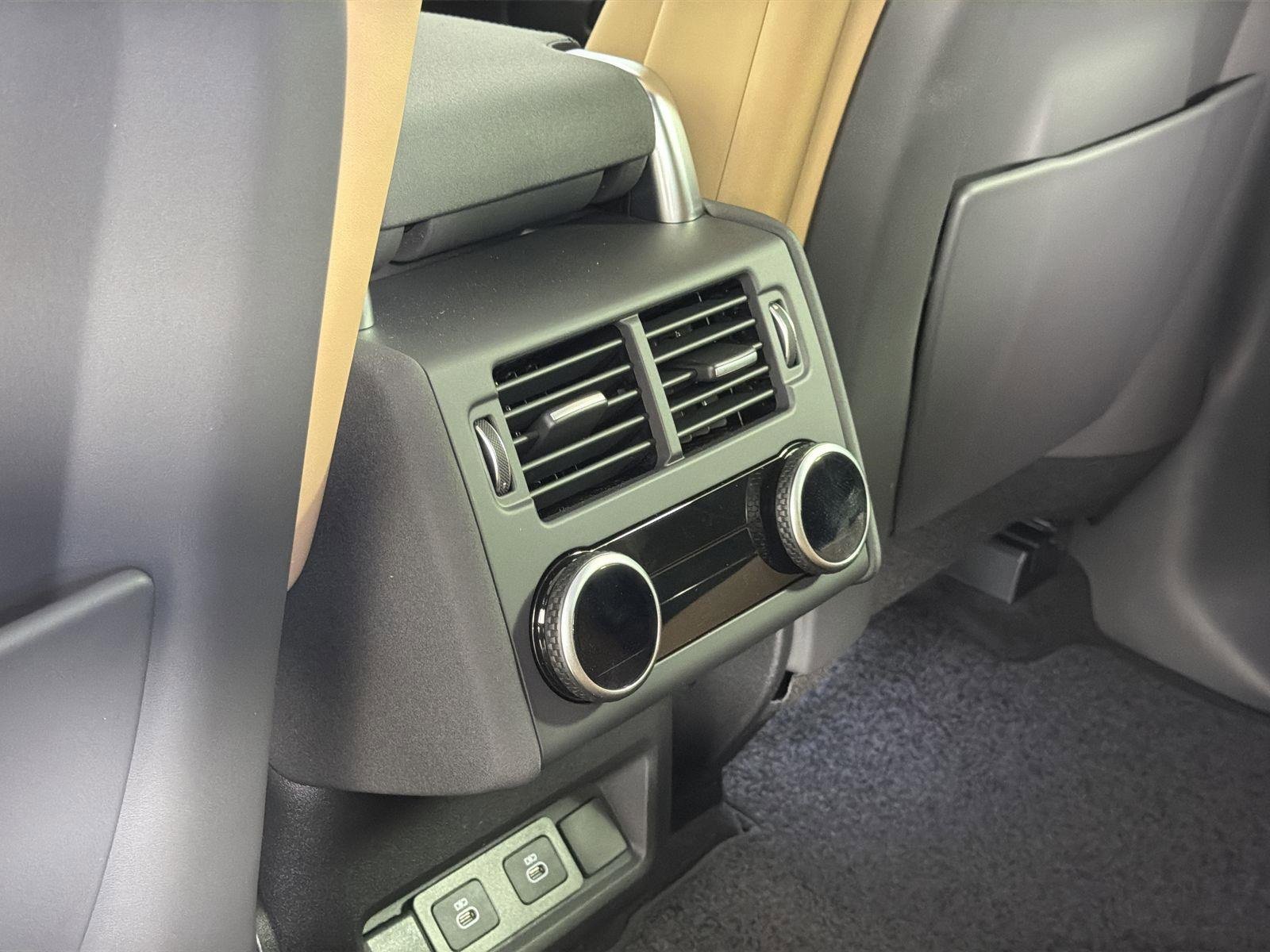 New 2026 Land Rover Discovery Dynamic SE image 28