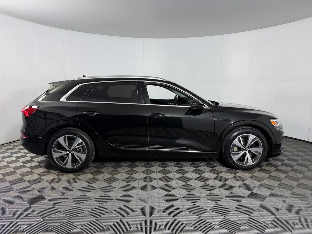 Used 2024 Audi Q8 e-tron Premium Plus w/ Premium Plus Package AWD/4WD image 7