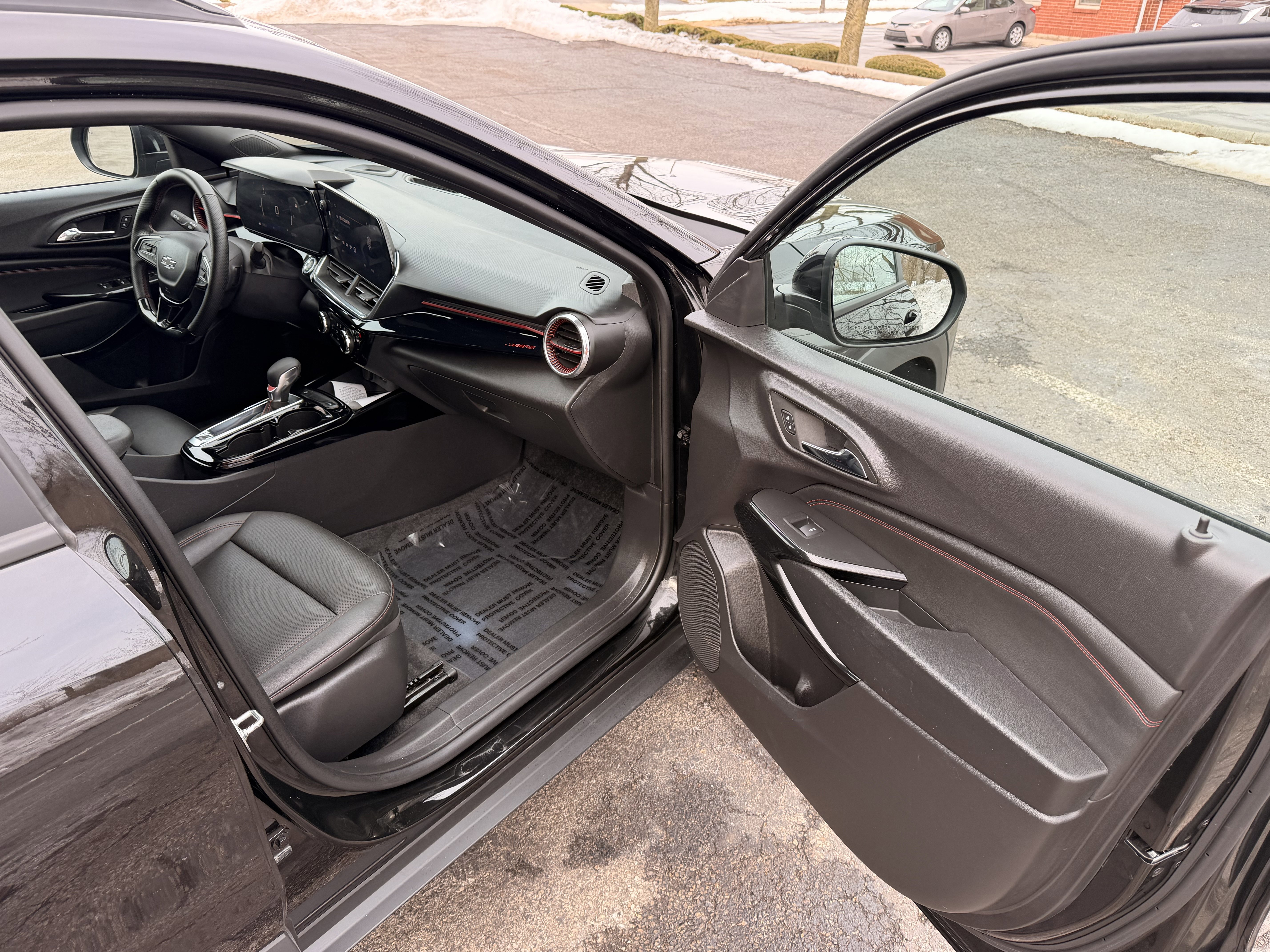 Used 2025 Chevrolet Trax RS w/ Sunroof Package image 15