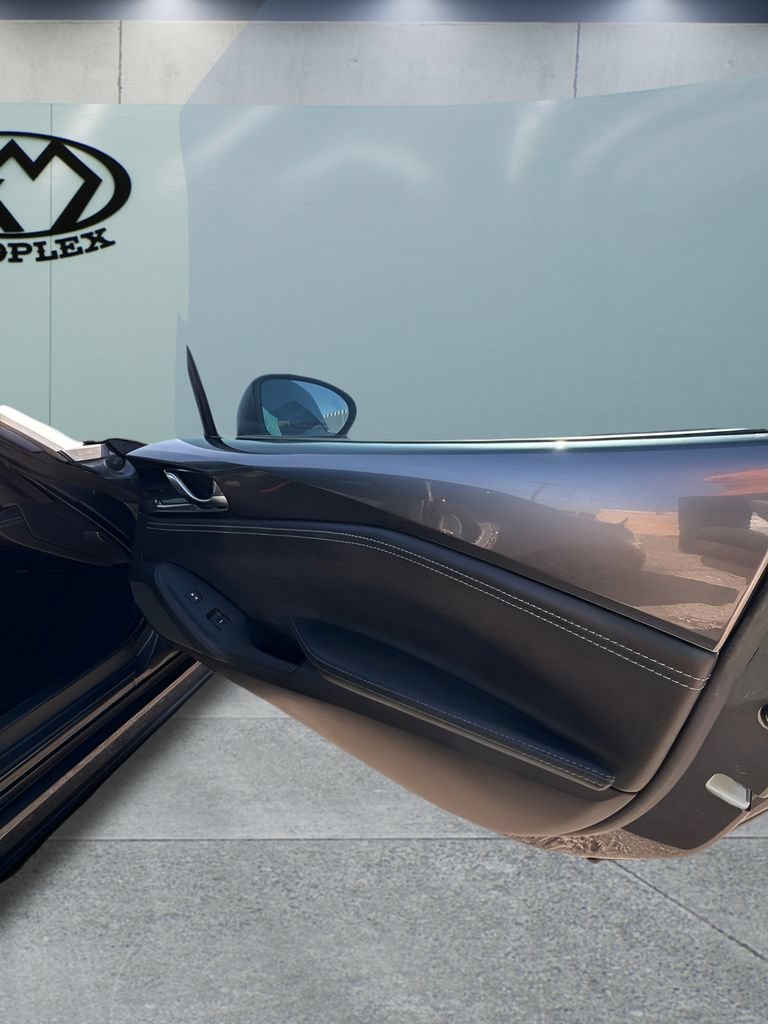 Used 2021 MAZDA MX-5 Miata RF Grand Touring RWD image 13