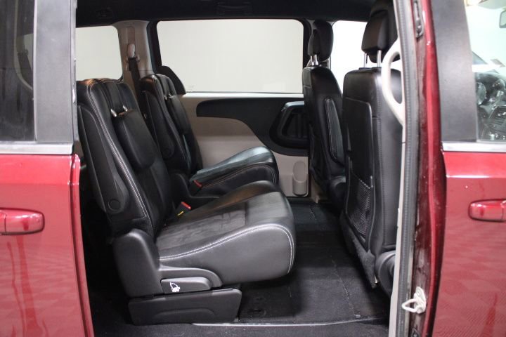 Used 2019 Dodge Grand Caravan SXT image 18