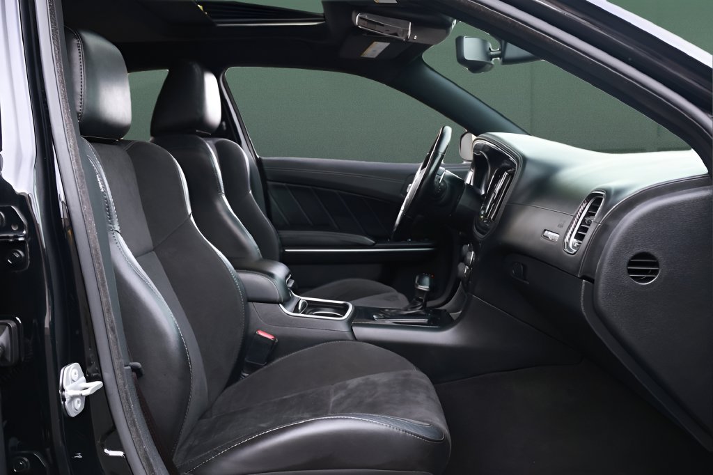 Used 2021 Dodge Charger R/T w/ Plus Group RWD image 28