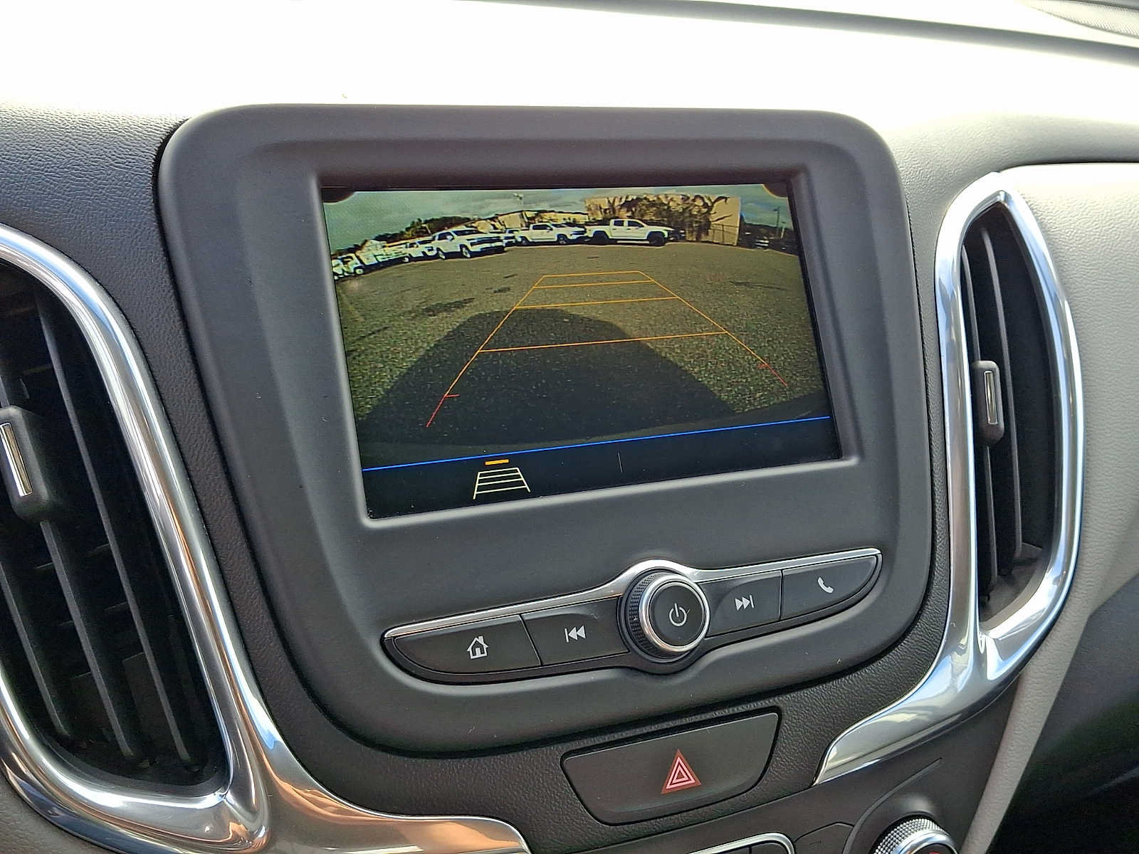 Used 2019 Chevrolet Equinox LS AWD/4WD image 18