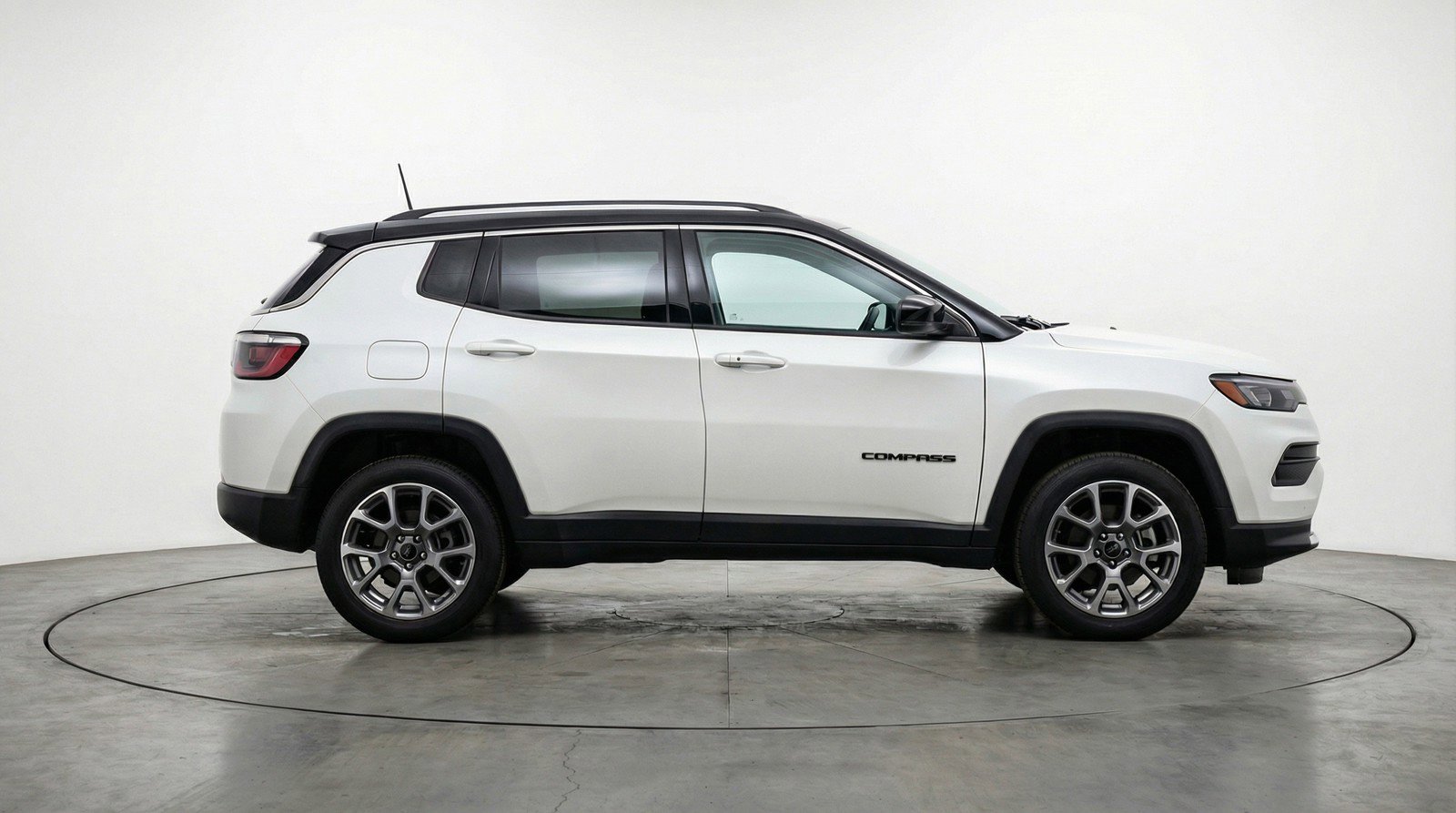 Used 2025 Jeep Compass Limited image 11