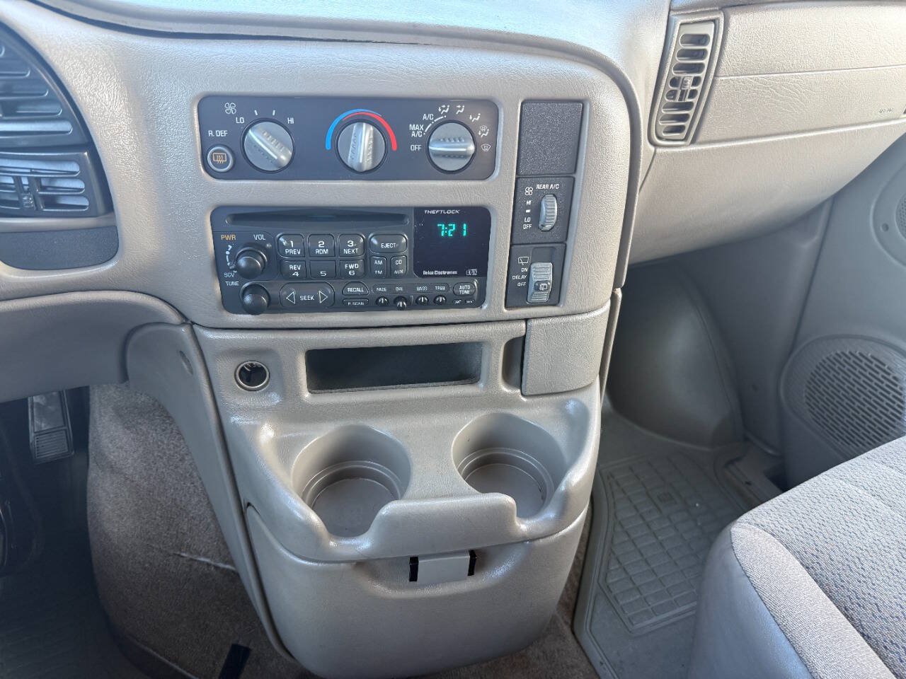 Used 2004 GMC Safari Passenger RWD image 22