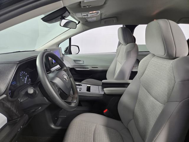 Used 2025 Toyota Sienna LE image 33