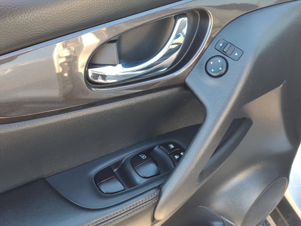 Used 2018 Nissan Rogue S w/ S Value Package image 4