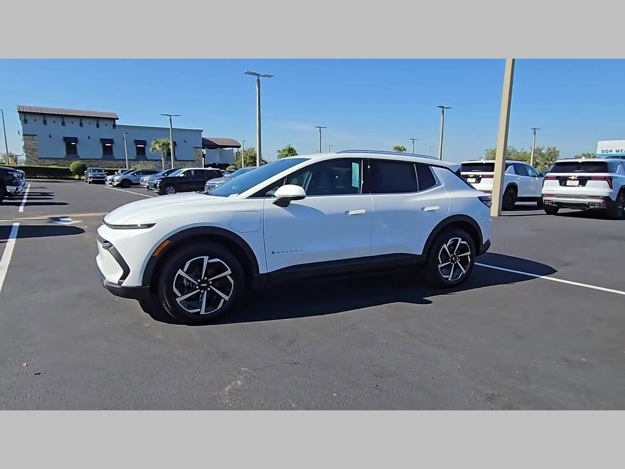 New 2026 Chevrolet Equinox EV LT image 17