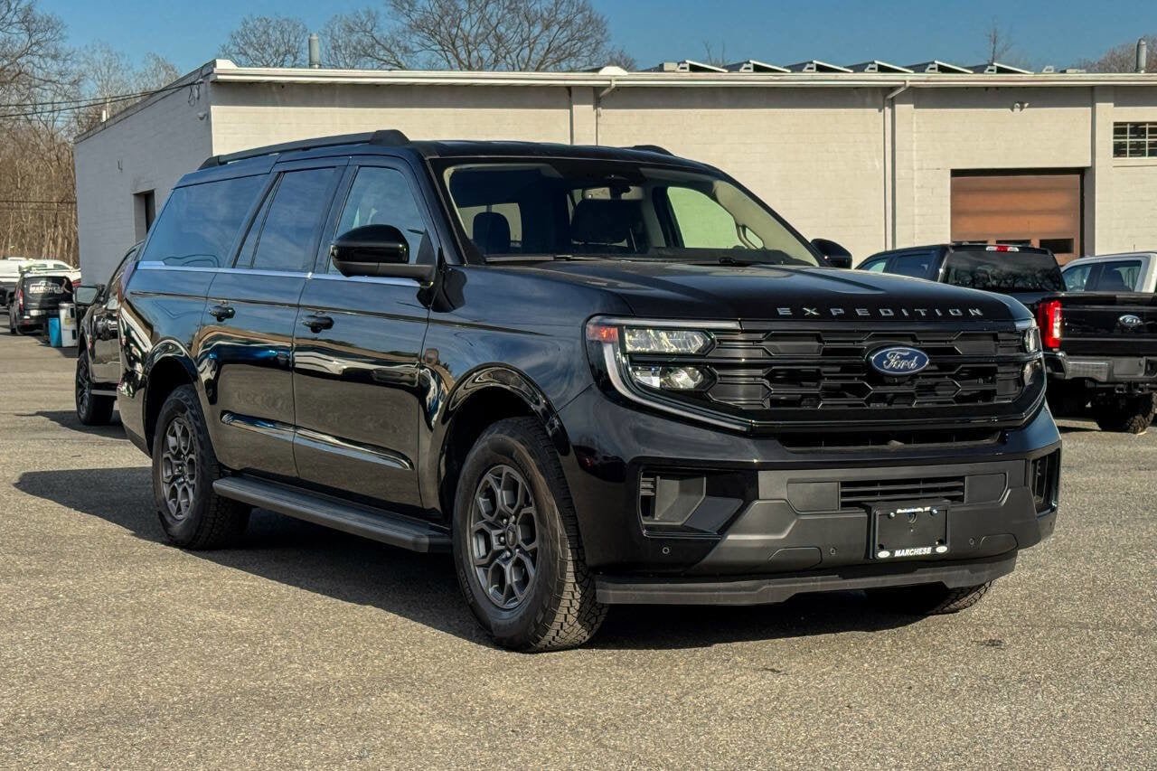 Used 2025 Ford Expedition Max Active AWD/4WD image 1